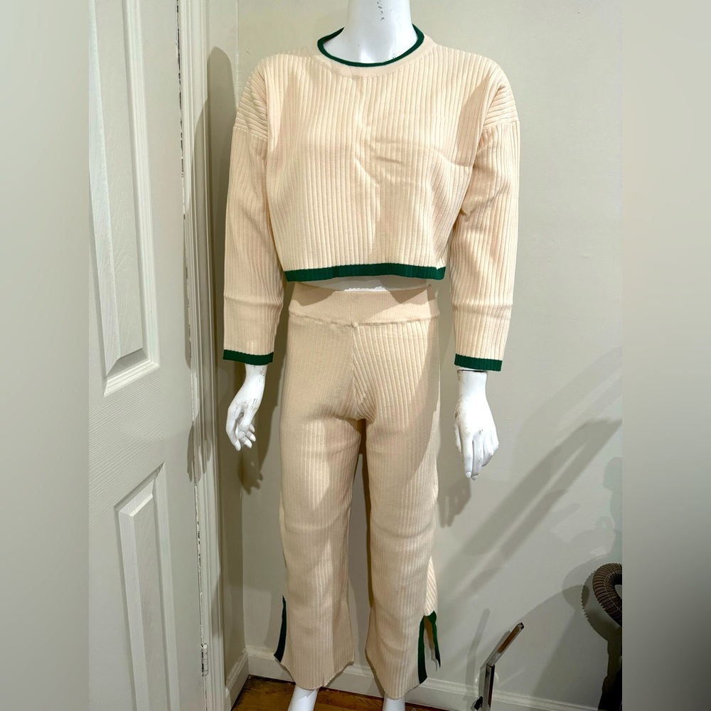 Leisure cream coudory with green border comfy suit